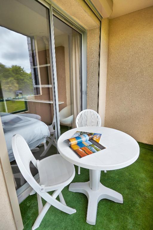 Hotel Du Golf Saint-Laurent Ploemel Room photo